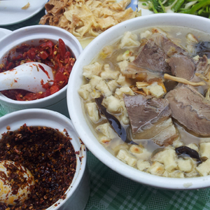 羊肉泡饃的做法 羊肉泡饃怎麼吃 羊肉泡饃的饃怎麼做