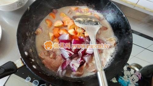 卡通兔咖喱牛肉飯的做法