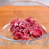 香噴噴的【孜然牛肉土豆片】 的做法圖解2