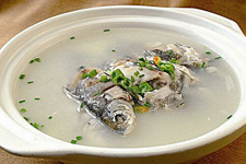 砂仁鯽魚湯