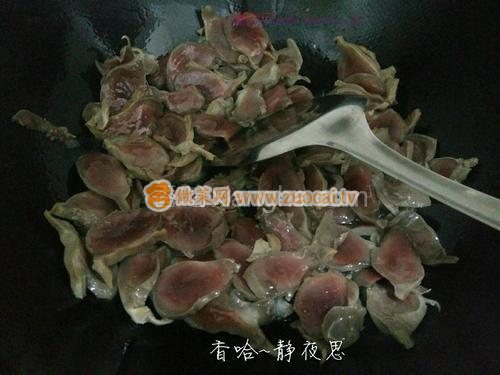 酸豆角雙椒炒雞胗的做法