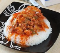 泡菜雞肉蓋飯的做法視頻