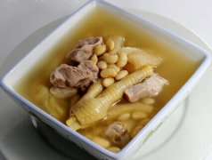 雞腳煲湯