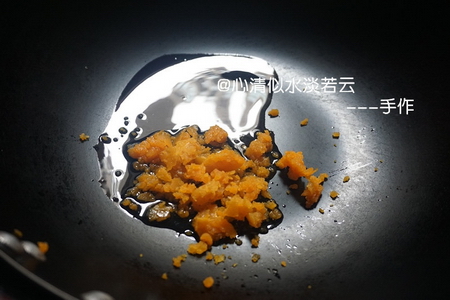 咸蛋黃炒南瓜的做法步驟5