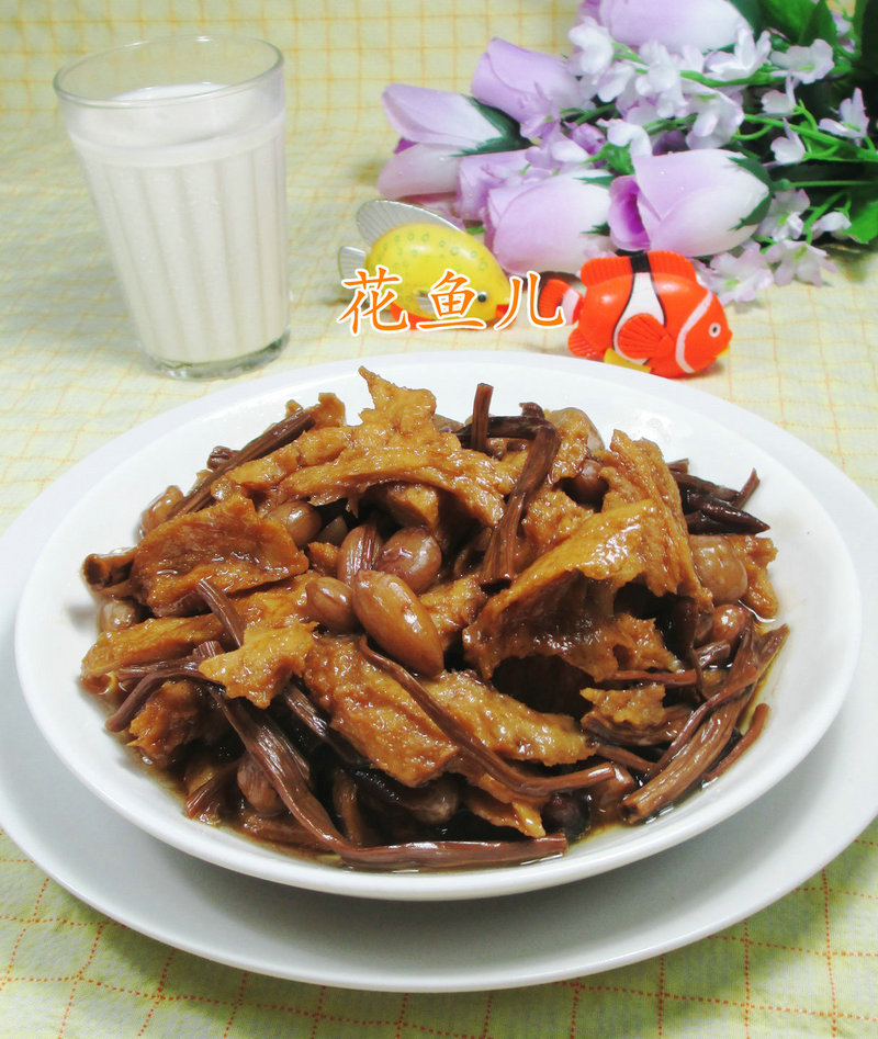 花生米茶樹菇烤麩 的做法