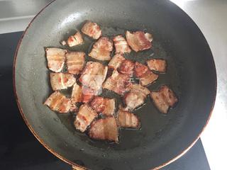 貼秋膘的快手肉菜——香煎五花肉的做法步驟：7