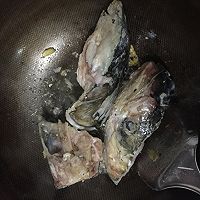 大頭魚煲湯的做法圖解2