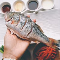 吃好一條魚？是煎、是炸、是燉？蔥油鱸魚，請跟我來學哦！的做法圖解3