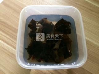 菠菜香菇雞湯米粉的做法步驟：6