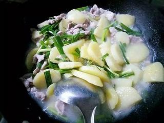 土豆肉片湯的做法步驟：7