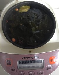 海帶豬骨湯的做法步驟4