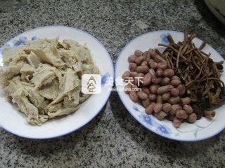 花生米茶樹菇烤麩 的做法步驟：1