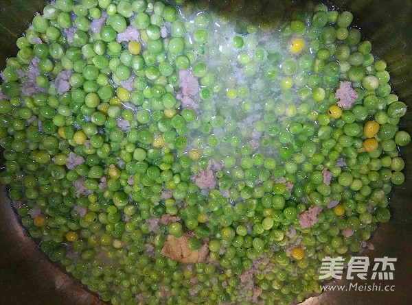 肉末燜豌豆的做法