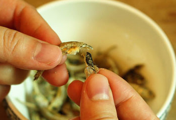 如何自制鯷魚高湯 韓國鯷魚高湯的做法圖解