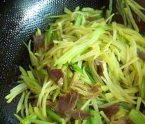 【土豆絲炒芹菜的做法】土豆絲炒